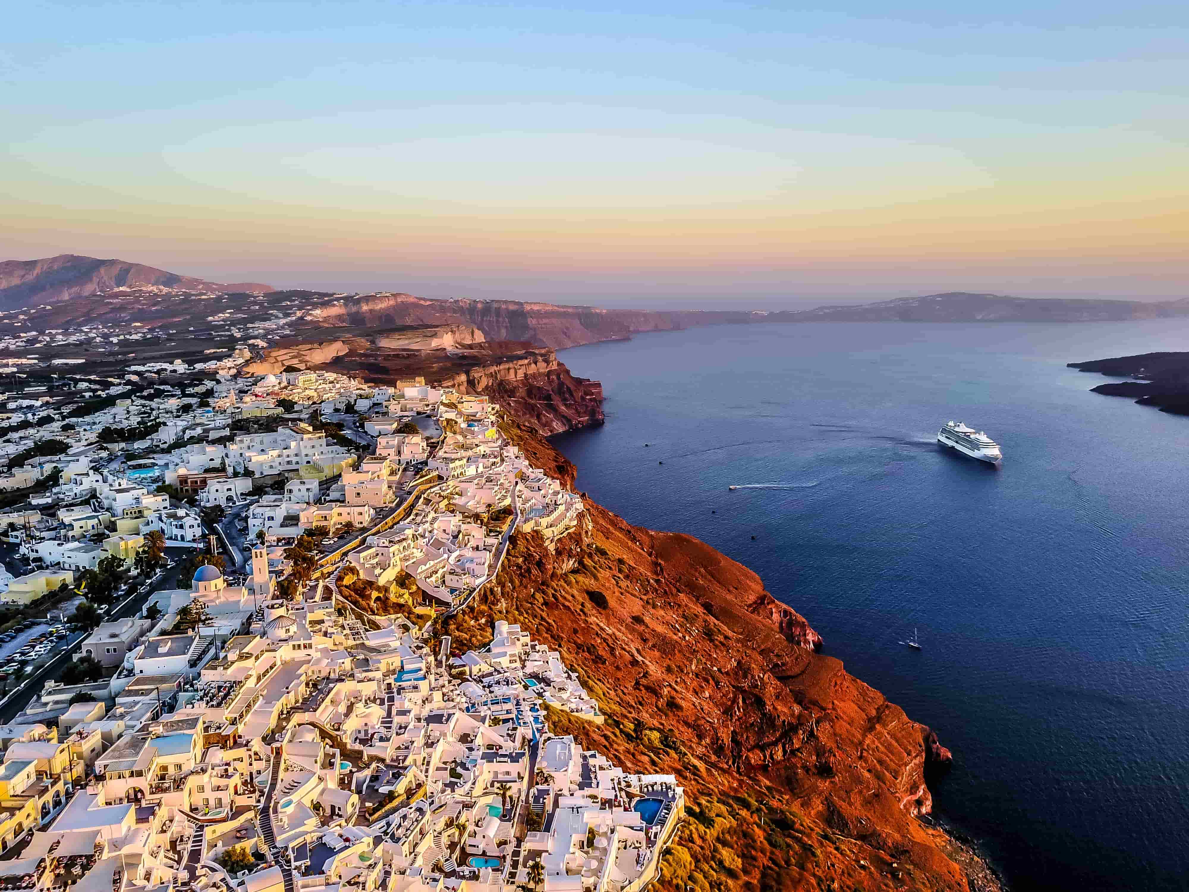 3 Top Places to relax in Santorini